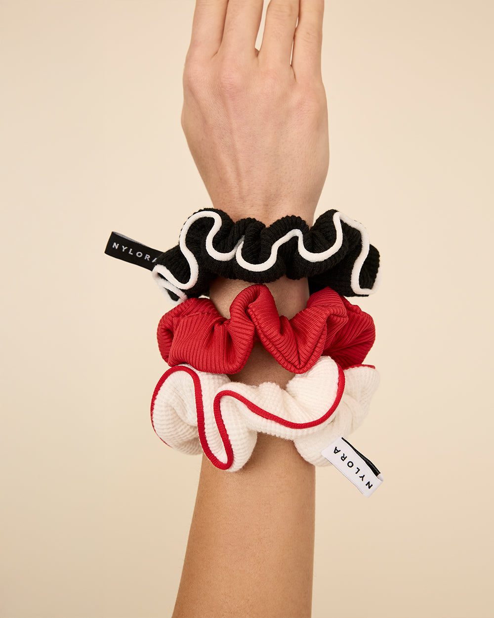 NYLORA SMALL SCRUNCHIE WHITE & RED