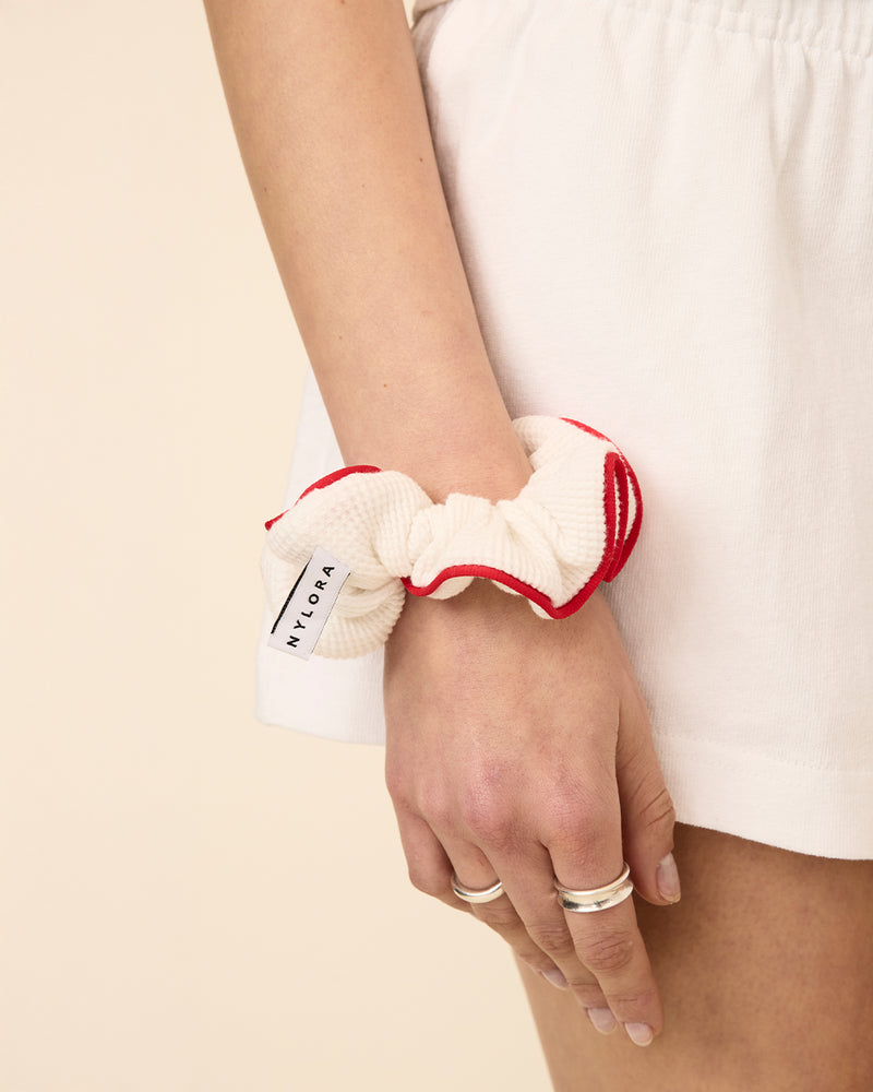 NYLORA SMALL SCRUNCHIE WHITE & RED