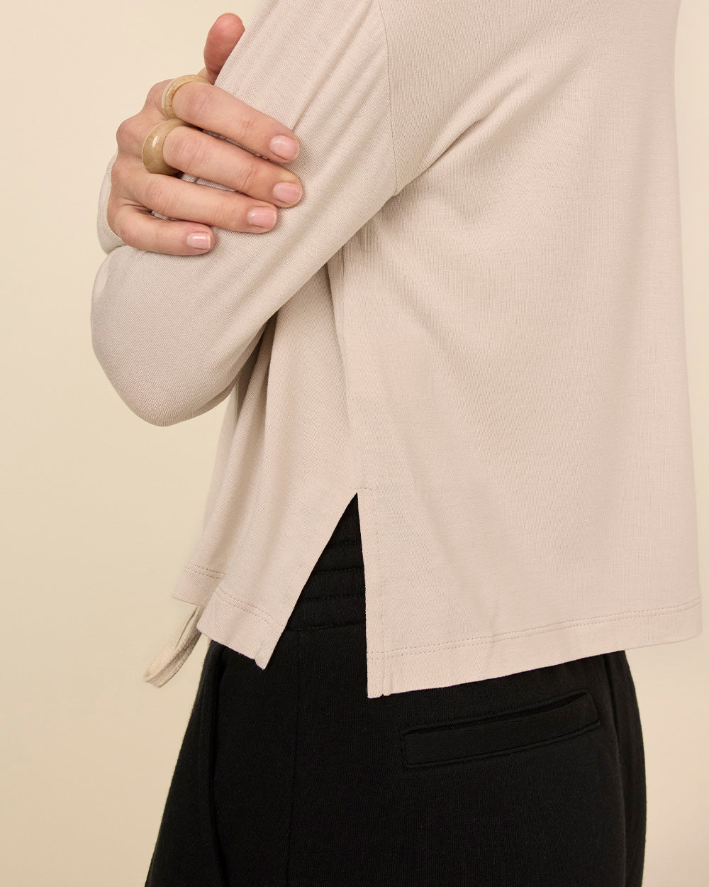 Lumignon keyhole detail ribbed topアイボリー Long Sleeve Keyhole Top